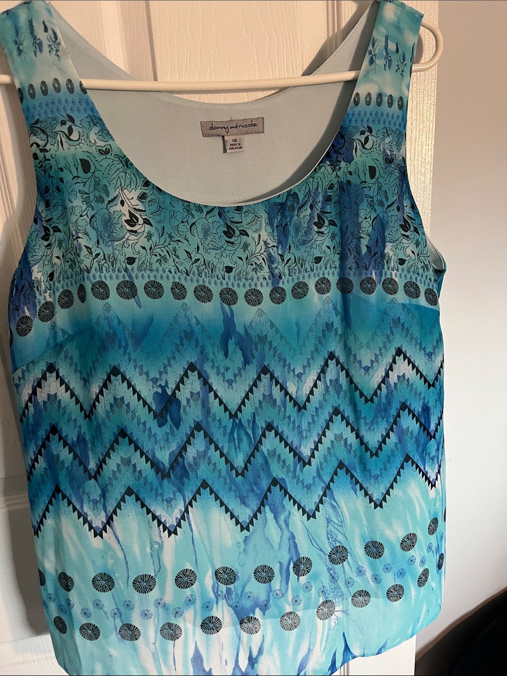 Danny and Nicole women’s Aqua and Blue Sleeveless Printed Tank Top size 14